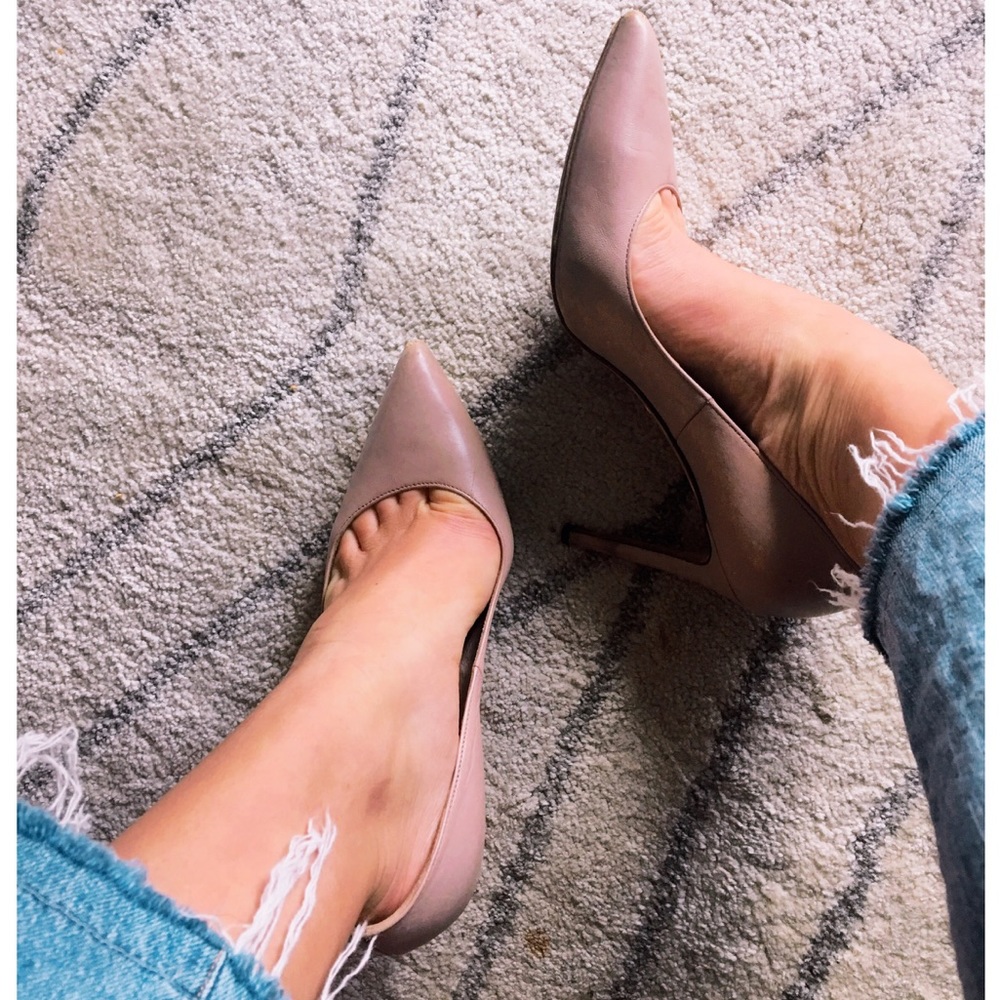Gucci Nude Leather pointed toe heel